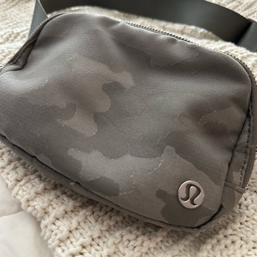 Lululemon bag - Picture 2 of 5
